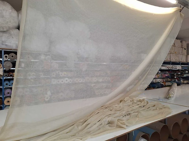 Textielrol 92 meter (30+30+20+12) zand 300 hoog met loodvetter (4x) - afbeelding 1 van  3