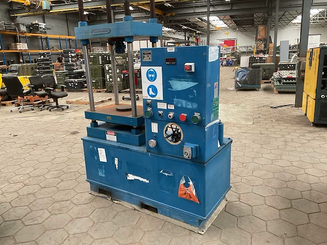 Textron lycoming greenerd verticale hydraulische persmachine - afbeelding 1 van  7