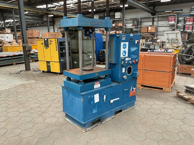 Textron lycoming greenerd verticale hydraulische persmachine - afbeelding 3 van  7