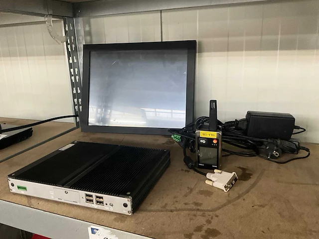 Tft monitor met pc - afbeelding 1 van  8