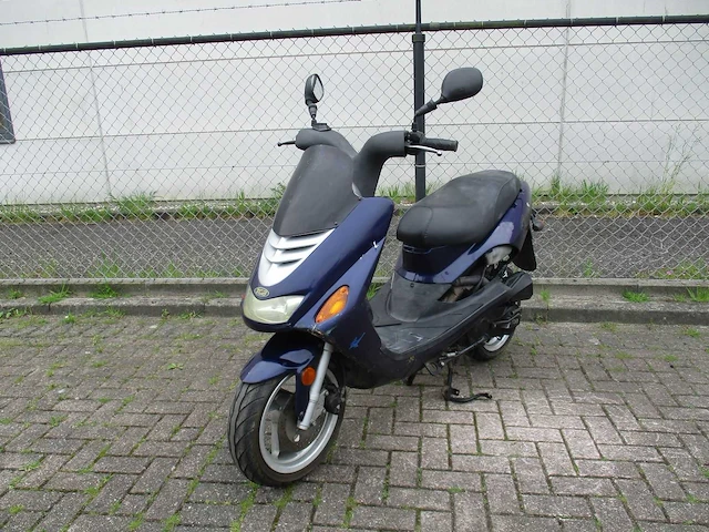 Tgb (scooter alleen bedoeld voor onderdelen!) - snorscooter - f409 2 tact - scooter - afbeelding 2 van  9