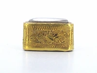Thaise phra - heilige klei amulet in gouden kast - afbeelding 5 van  7