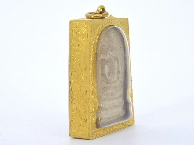 Thaise phra - heilige klei amulet in gouden kast - afbeelding 2 van  8