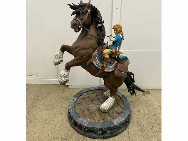 The legend of zelda: link on horseback - afbeelding 1 van  11