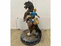 The legend of zelda: link on horseback - afbeelding 8 van  11