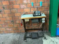 The merrow 70-y3b-2 industrie naaimachine