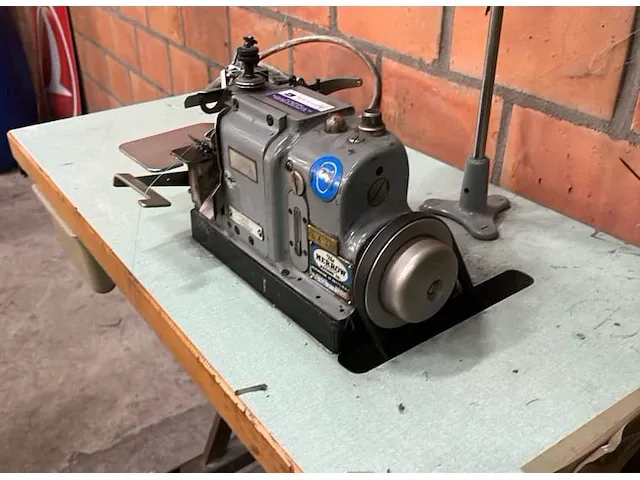The merrow 70-y3b-2 industrie naaimachine - afbeelding 3 van  8