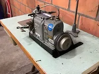 The merrow 70-y3b-2 industrie naaimachine - afbeelding 3 van  8