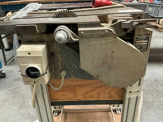 The morrison 45s afkortcirkelzaagmachine - afbeelding 9 van  12