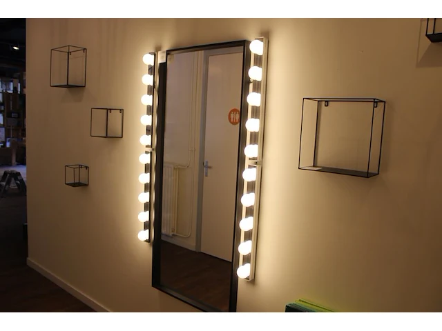 Theaterspiegel met verlichting. afmeting 85 x 150 cm. - afbeelding 1 van  3