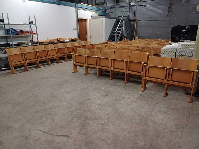 Theaterstoelen/kerkbanken (21x) - afbeelding 1 van  11