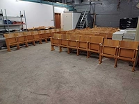 Theaterstoelen/kerkbanken (21x)