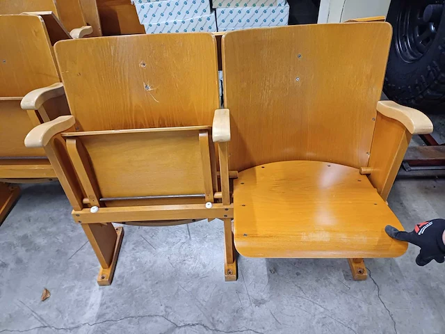 Theaterstoelen/kerkbanken (21x) - afbeelding 5 van  11