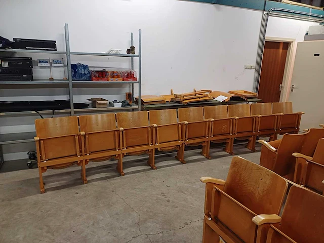 Theaterstoelen/kerkbanken (21x) - afbeelding 8 van  11