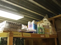 Theedoeken , afwasborstels, luchtverfrisser, handzeep en wc-papier. - afbeelding 1 van  3