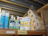 Theedoeken , afwasborstels, luchtverfrisser, handzeep en wc-papier. - afbeelding 2 van  3