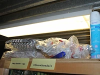 Theedoeken , afwasborstels, luchtverfrisser, handzeep en wc-papier. - afbeelding 3 van  3