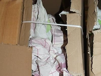 Theedoeken in twee dozen. - afbeelding 2 van  2