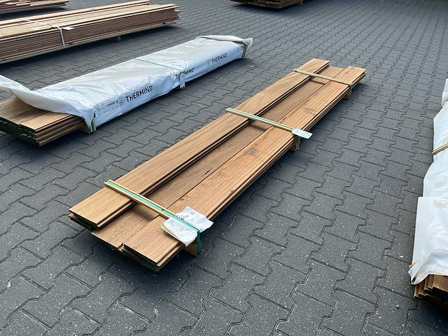 Thermo ayous channelsiding (3050x190x20mm) (7x) - afbeelding 1 van  4