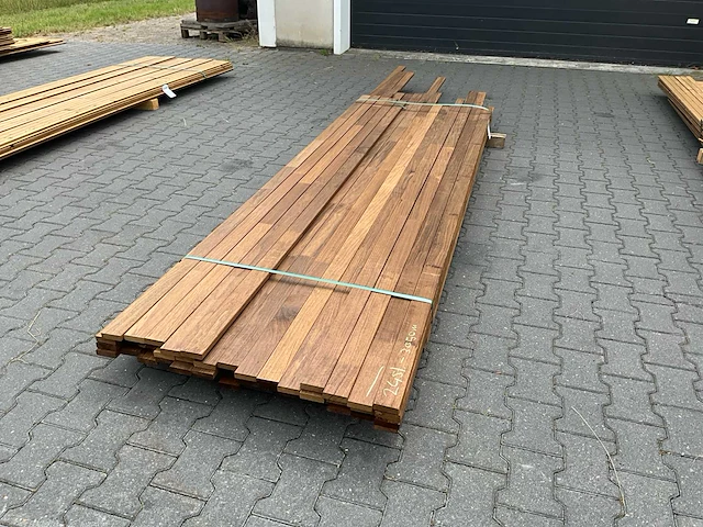 Thermo frake geschaafde plank (2370-3200x68x18mm) - afbeelding 1 van  4