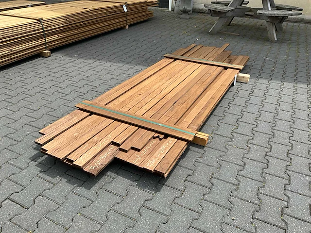 Thermo frake geschaafde plank partij (2650-3040x66-90x18mm) - afbeelding 1 van  4