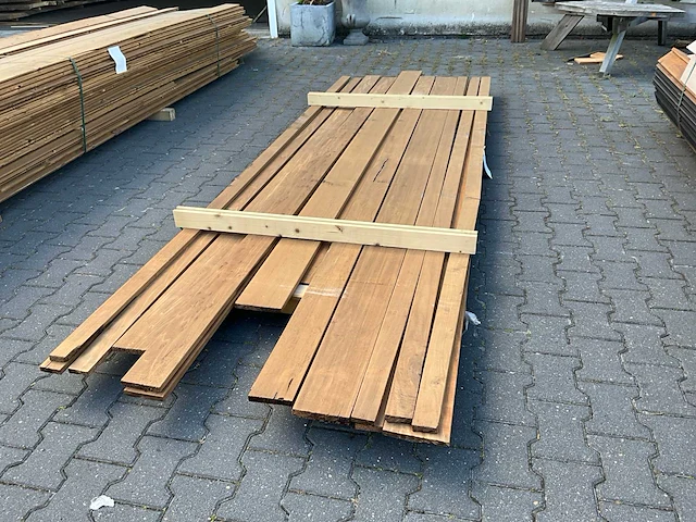 Thermo populier partij diverse gevelbekleding - afbeelding 1 van  4
