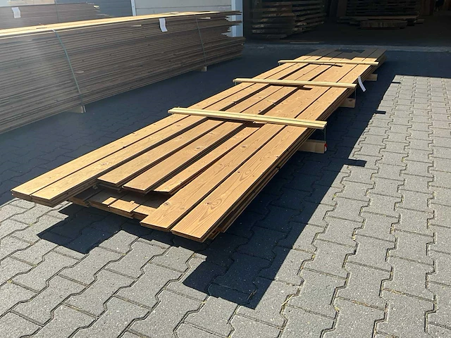 Thermo vuren channelsiding (4500-5100x145x18mm) (38x) - afbeelding 1 van  4