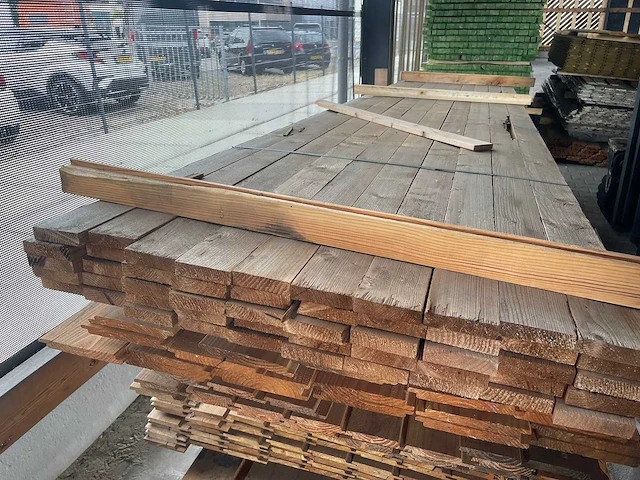 Thermo vuren planken fijnbezaagd 4500x100x25mm (50x) - afbeelding 1 van  3