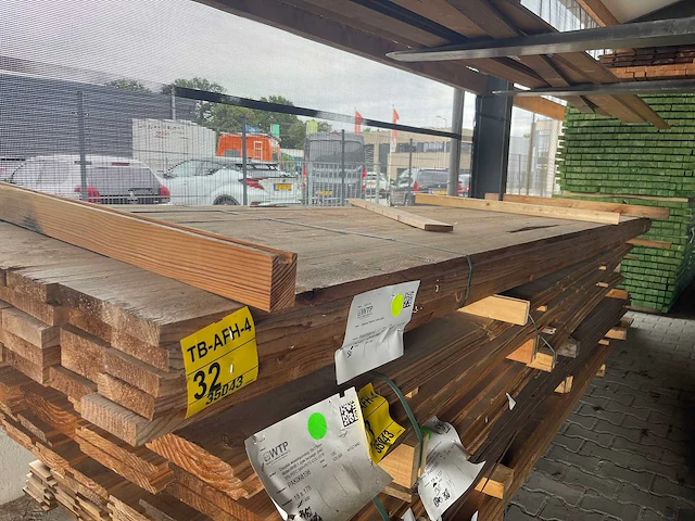 Thermo vuren planken fijnbezaagd 4500x100x25mm (50x) - afbeelding 2 van  3