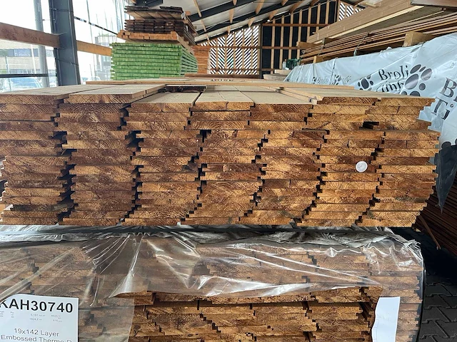 Thermo vuren wisselsponning/halfhoutsrabat 4800x134x19mm (123x) - afbeelding 3 van  3