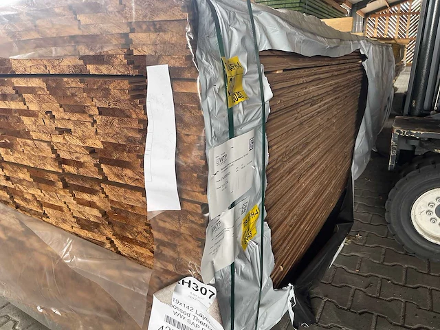 Thermo vuren wisselsponning/halfhoutsrabat 4800x134x19mm (295x) - afbeelding 2 van  3