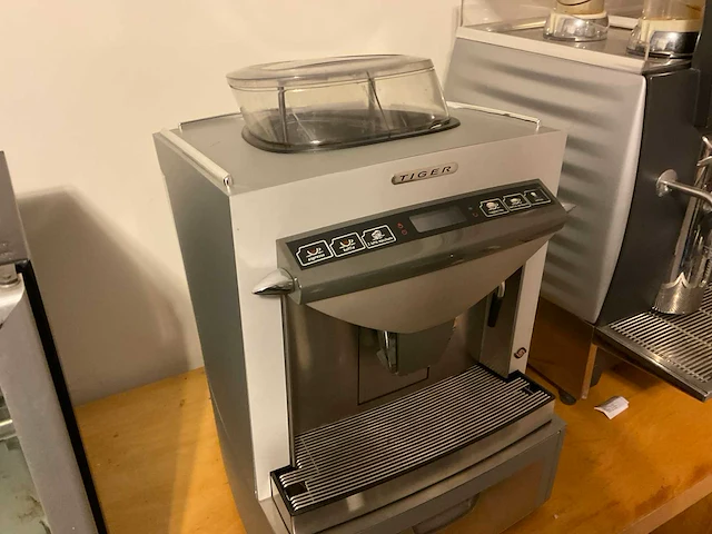 Thermoplan tiger base m4l espressomachine - afbeelding 3 van  4