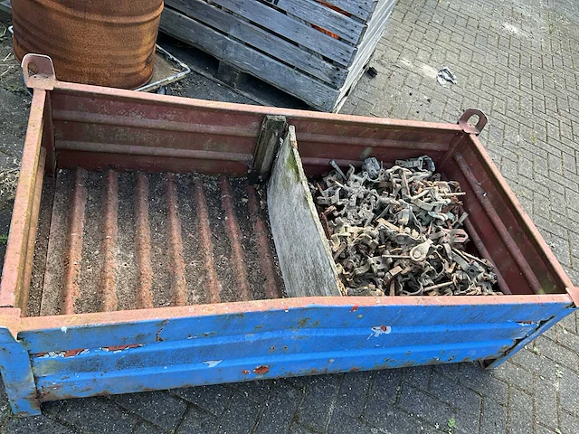 Thiel - stapelkrat met kruiskoppeling vaste en losse spie - steigers (ca. 90 stuks) - afbeelding 4 van  10