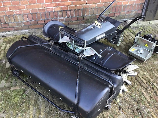 Tielburger veegborstel tk520 zitmaaier - afbeelding 2 van  5