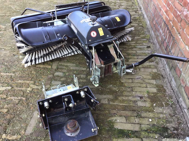 Tielburger veegborstel tk520 zitmaaier - afbeelding 4 van  5