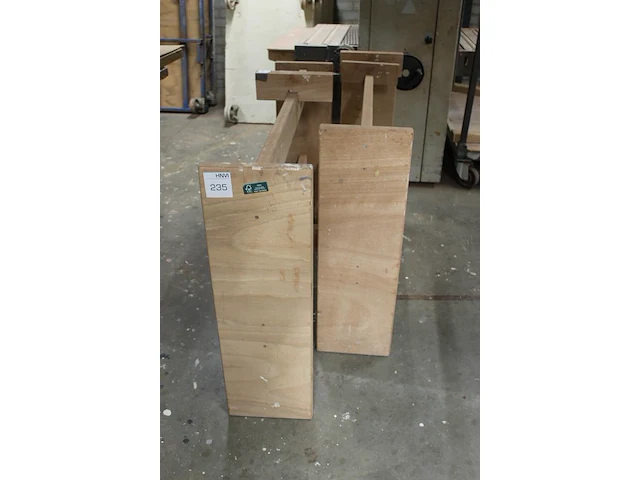 Tien diverse houten bokken - afbeelding 2 van  2