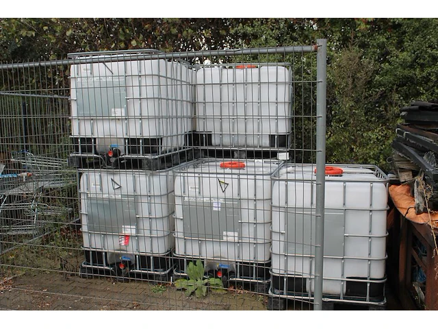 Tien ibc vaten. - afbeelding 1 van  2