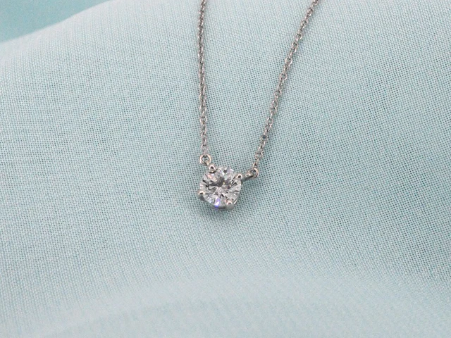 Tiffany & co - platina solitaire halscollier met een natuurlijke diamant - afbeelding 7 van  7