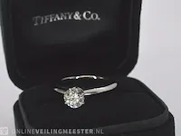 Tiffany & co - platina "the tiffany setting" ring met een briljant geslepen tiffany & co diamant