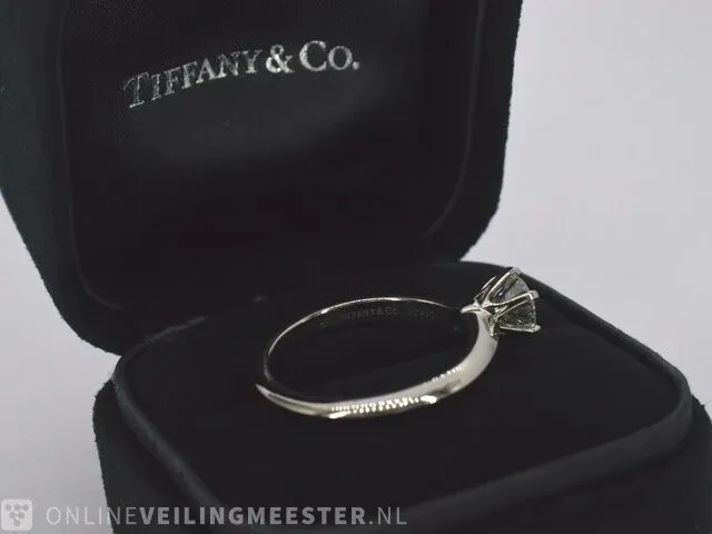 Tiffany & co - platina "the tiffany setting" ring met een briljant geslepen tiffany & co diamant - afbeelding 10 van  10