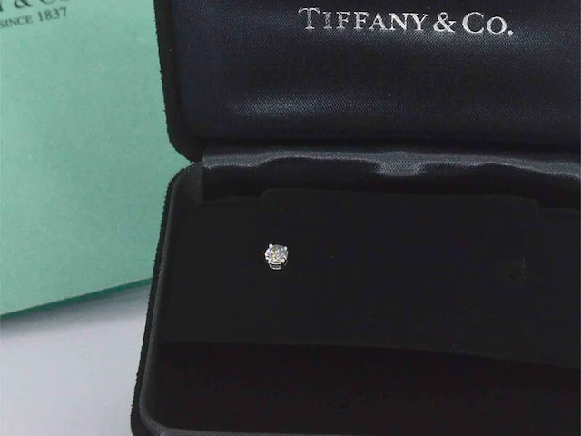 Tiffany & co - tiffany solitair oorknop met diamant - afbeelding 2 van  13