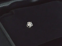 Tiffany & co - tiffany solitair oorknop met diamant - afbeelding 7 van  13