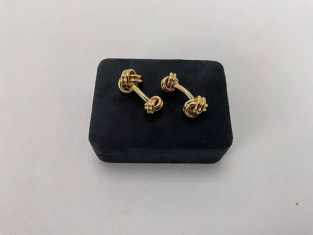 Tiffany & co, paar 18k gouden manchetknopen, knoop - afbeelding 1 van  3