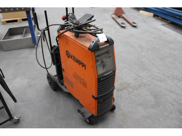 Tig lasapparaat kemmpi mastertig acdc 3500w met toorts en manometers op verrijdbaar statief. - afbeelding 1 van  2