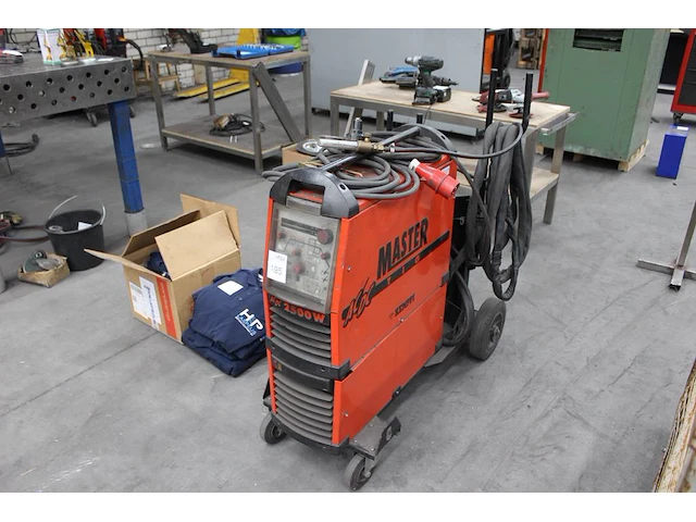 Tig lasmachine kemmpi master tig acdc 2500w met toorts en drukmeterset. - afbeelding 1 van  3