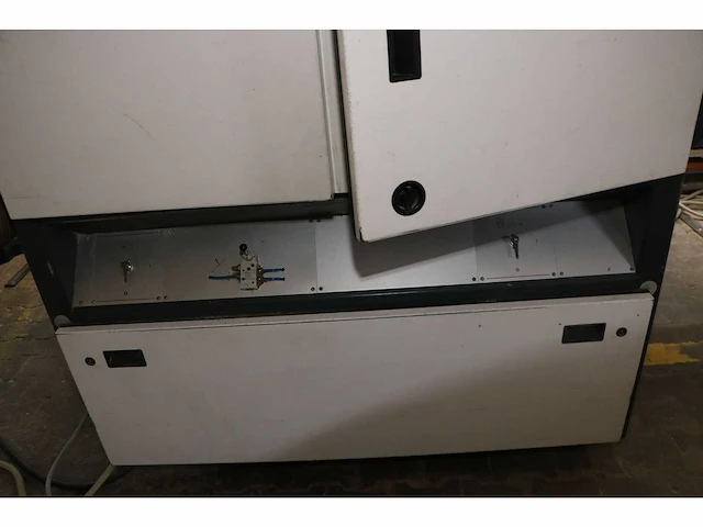 Timesavers - 2006 - 3300 900/wws - breedbandschuurmachine - afbeelding 10 van  28