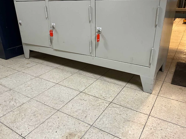 Timmer lockerkast - afbeelding 6 van  7