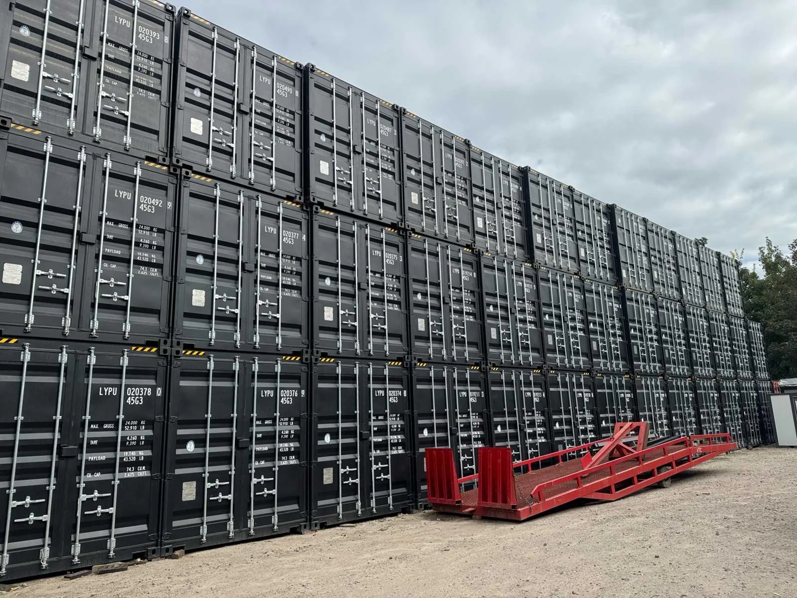 Tiny house, containers, opslagtenten, cross voertuigen en gereedschappen
