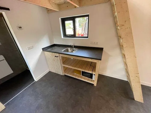 Tiny house met keuken - afbeelding 3 van  18