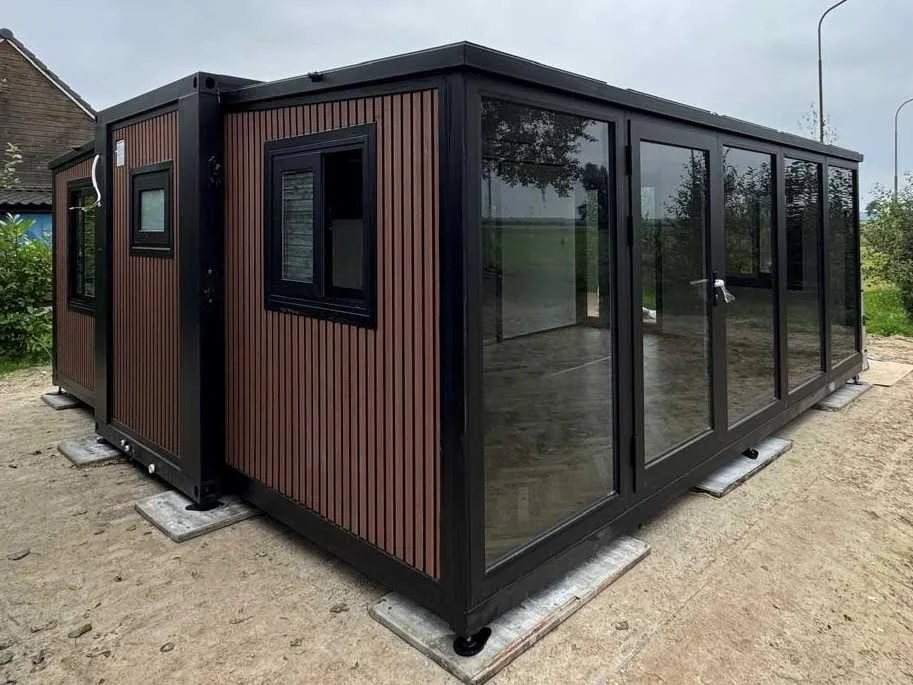 Tinyhouse, containers, opslagtenten, cross voertuigen en gereedschappen